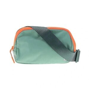 Lululemon Everywhere Belt Bag